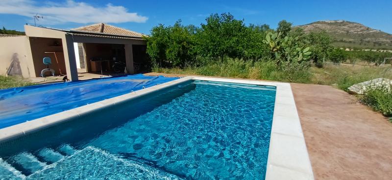 CHALET PARA ENTRAR A VIVIR EN ALTOS DE CAUDETE Y EN YECLA