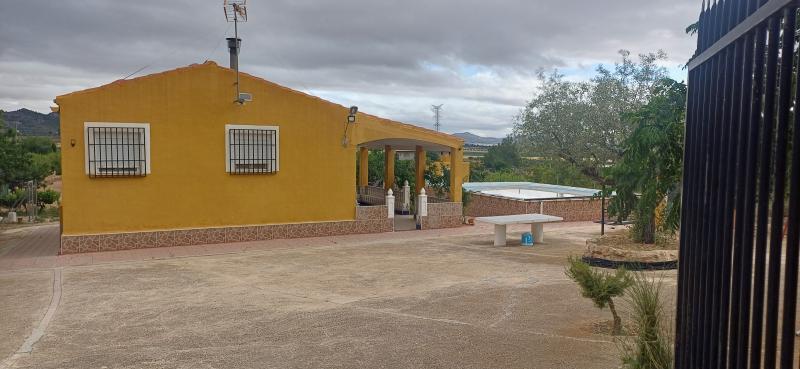 CHALET AMUEBLADO CERCA PARA VIVIR Y DE YECLA 