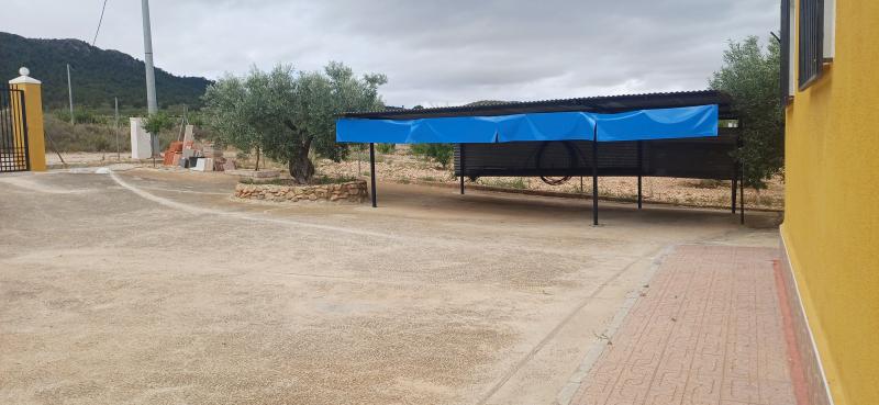 CHALET AMUEBLADO CERCA PARA VIVIR Y DE YECLA 
