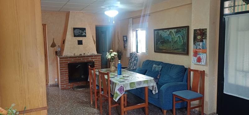 CHALET AMUEBLADO CERCA PARA VIVIR Y DE YECLA 