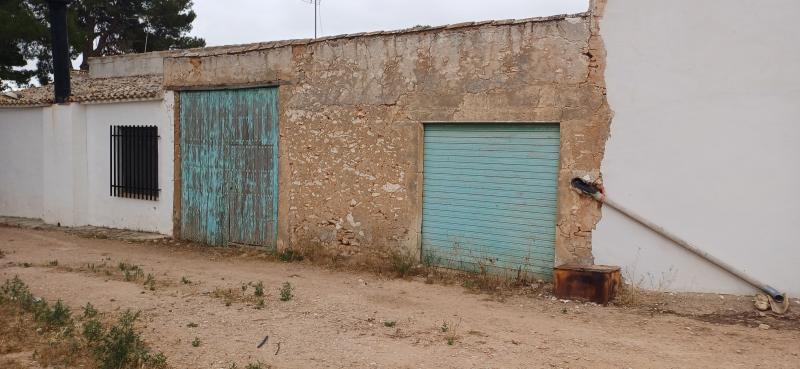 CASA DE CAMPO ADOSADO PARA HACER ARREGLOS Y EN YECLA