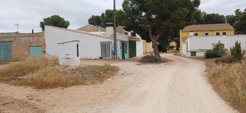CASA DE CAMPO ADOSADO PARA HACER ARREGLOS Y EN YECLA