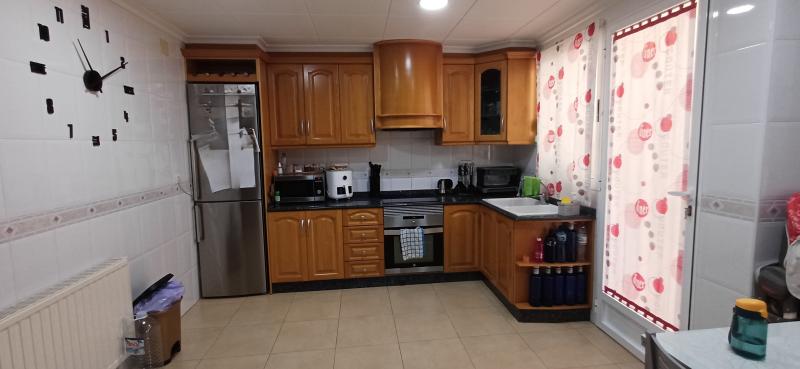 CASA DUPLEX EN UNA PLAZA CON 2 GARAJES Y EN YECLA