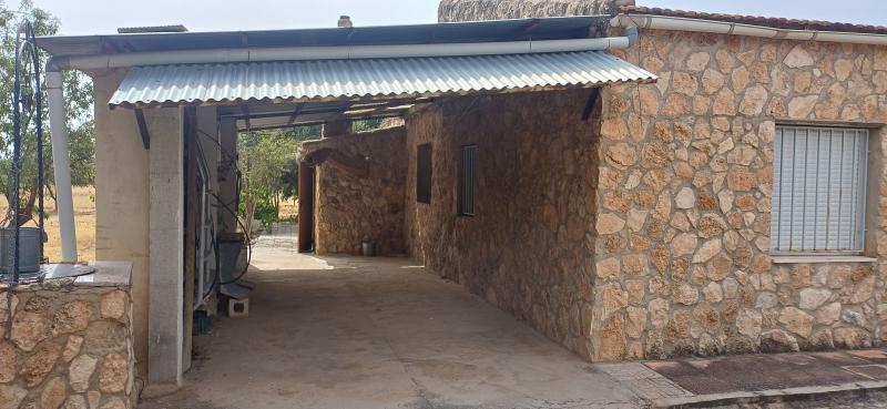 CHALET MUY CERCA DE YECLA, CON PISCINA Y AMUEBLADO