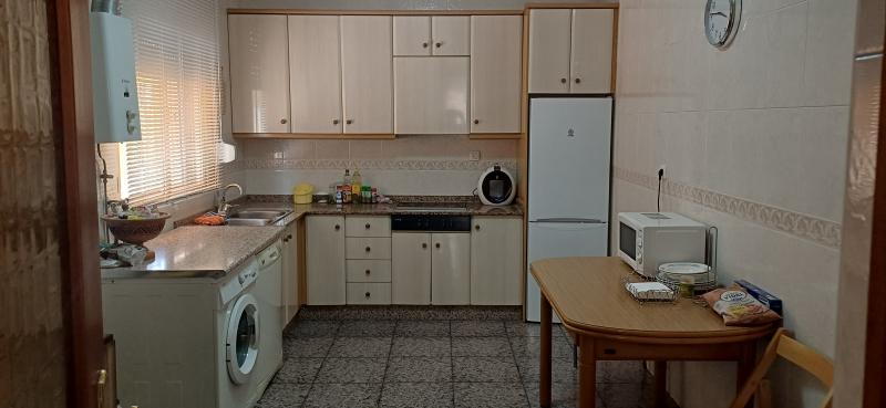 CHALET MUY CERCA DE YECLA, CON PISCINA Y AMUEBLADO