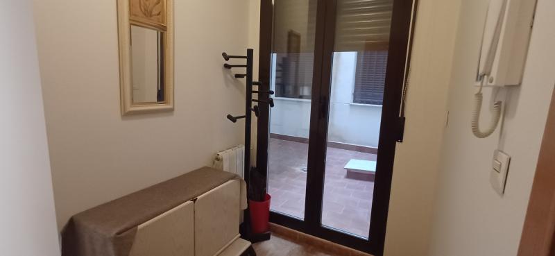 VIVIENDA EN ESQUINA CON TERRAZA GRANDE Y CENTRICA EN YECLA