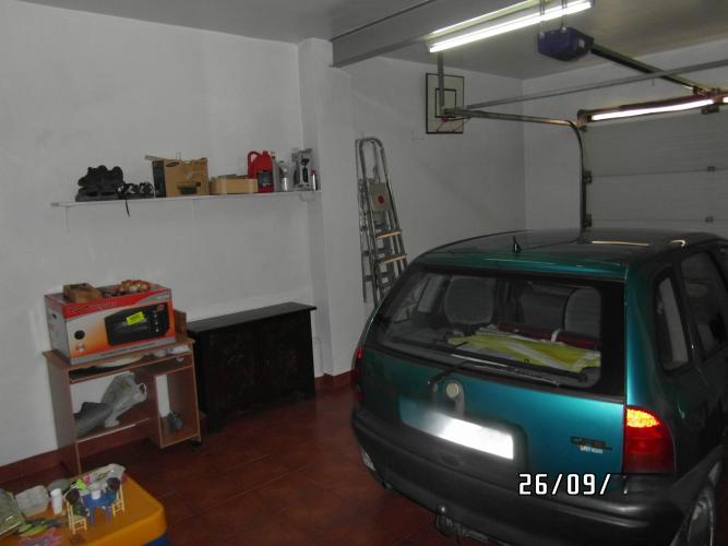 CASA GRANDE MUY CENTRICA CON GARAJE PARA VIVIR Y EN YECLA