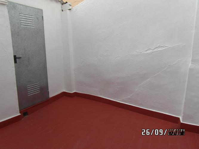 CASA GRANDE MUY CENTRICA CON GARAJE PARA VIVIR Y EN YECLA