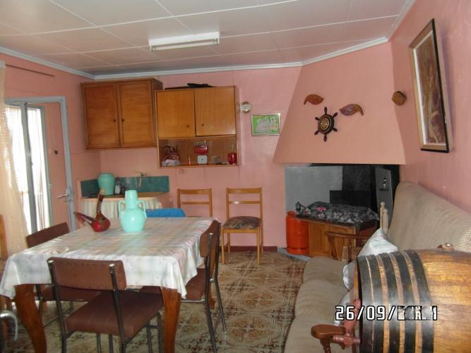 CASA GRANDE MUY CENTRICA CON GARAJE PARA VIVIR Y EN YECLA