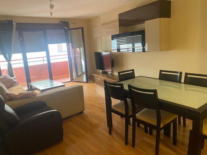 PISO SEMI NUEVO CON ASCENSOR Y PLAZA DE GARAJE EN YECLA