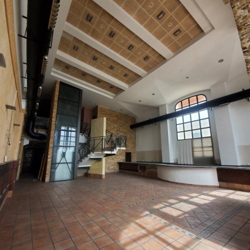 NAVE CON RESTAURANTE Y SALAS PARA EVENTOS Y EN YECLA