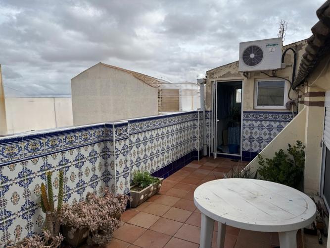 PISO ATICO CON ASCENSOR CERCA DE PLAZA DE SAN CAYETANO Y EN YECLA