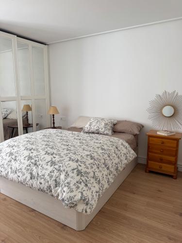 PISO REFORMADO DE TODO ZONA ALAMEDA CON BALCON Y EN YECLA
