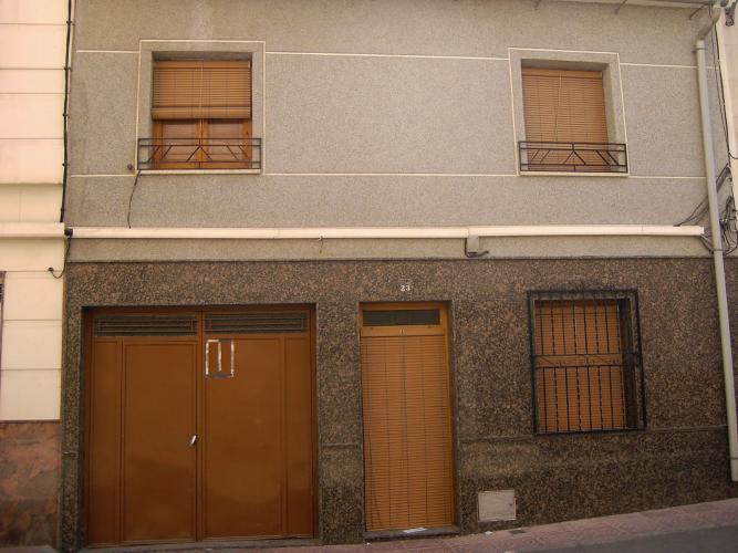 CASA GRANDE PARA HACER OBRA NUEVA Y EN YECLA