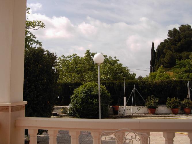 CHALET A 1 KM. CARRETERA DE ALMANSA