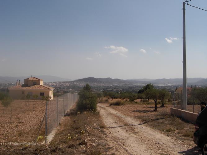 CHALET PARA CONSTRUIRLO CERCA DE YECLA