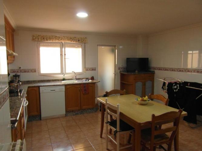 DUPLEX EN URBANIZACION CERRADA CON JARDIN Y EN YECLA