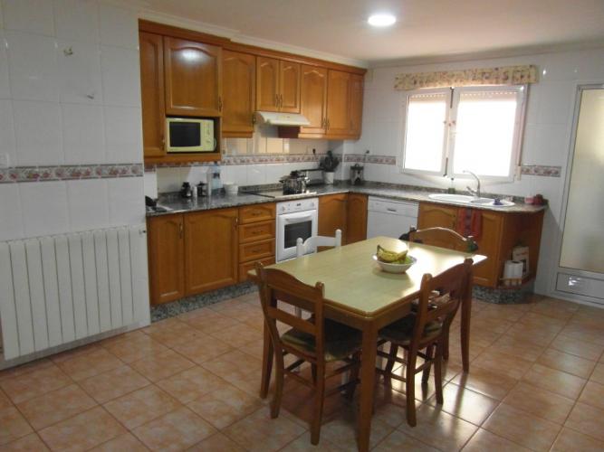 DUPLEX EN URBANIZACION CERRADA CON JARDIN Y EN YECLA