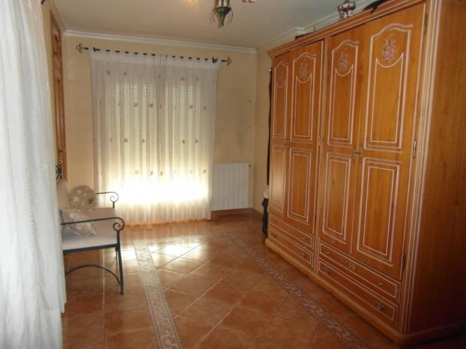 DUPLEX EN URBANIZACION CERRADA CON JARDIN Y EN YECLA