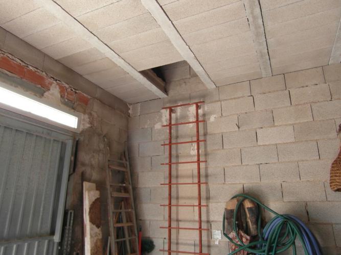 CHALET PARA ACABAR DE OBRA Y EN YECLA