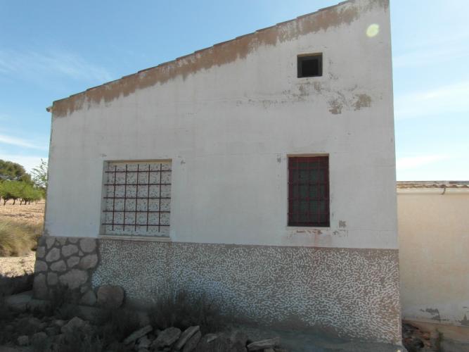 CHALET PARA ACABAR DE OBRA Y EN YECLA